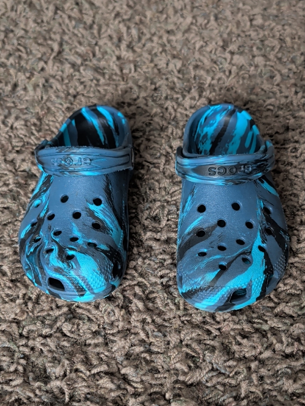 CROCS Kids Swirl Clog in Blue and Black